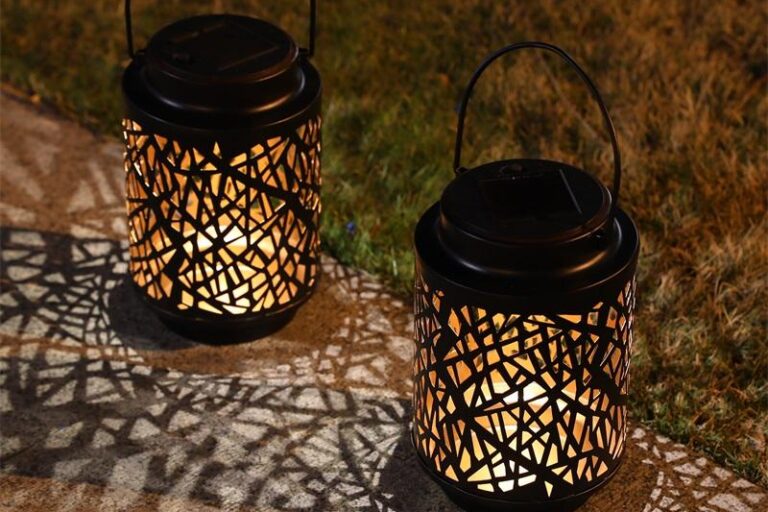 Metal Hanging Solar Lantern with Handle